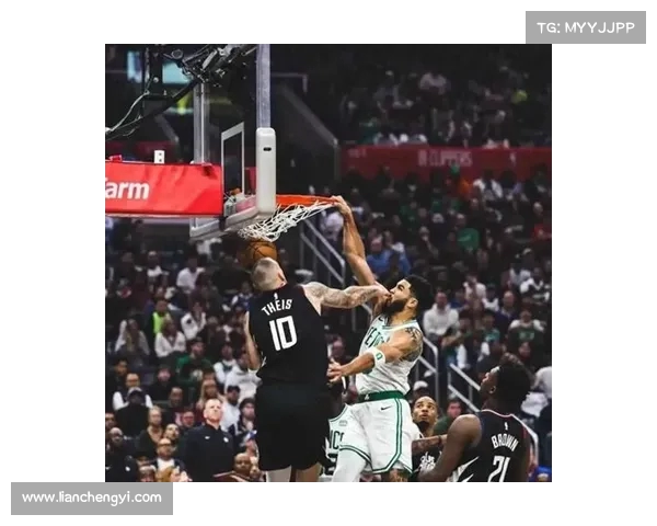NBA比赛精华集锦精彩回顾 力量与技巧的完美碰撞每一秒都充满激情 NBA比赛精华集锦精彩回顾 力量与技巧的完美碰撞每一秒都充满激情